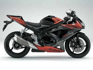 Suzuki GSX-R 750 K8: Fieles a una raza