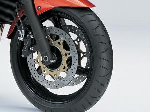 Suzuki GSR 600 K8: Estilo y tecnología van de la mano