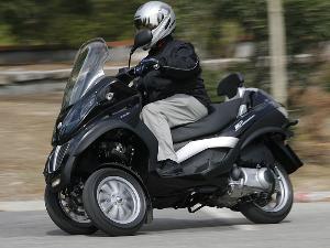 Piaggio MP3 250/400: Hecha la ley