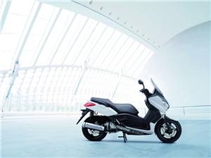 Yamaha X-Max Momodesign