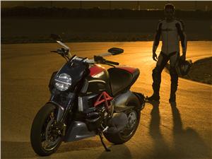 Ducati Diavel Carbon Red