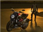 Ducati Diavel Carbon Red