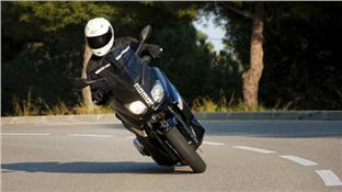Yamaha X-Max 125 Momo Edition
