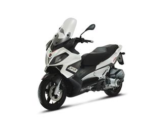Foto principal de la moto APRILIA SR